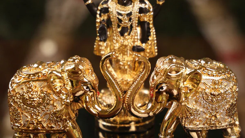 Sacred Style Delivered: Where to Find the Best Pooja Mandir Decoration Items Online