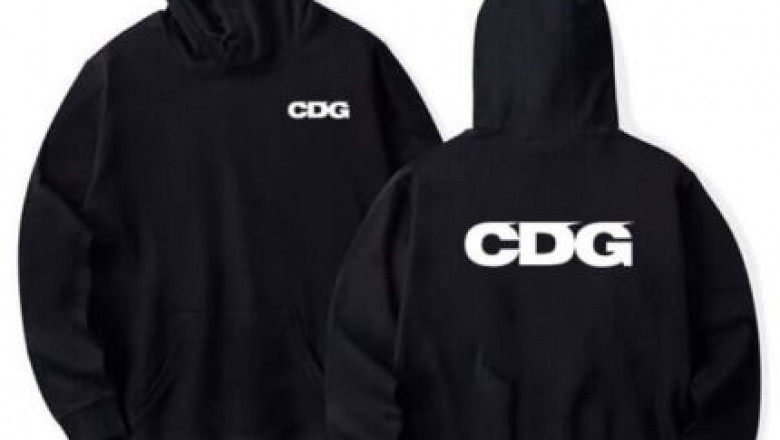 Comme des Garçons PLAY: Combining Simplicity with Graphic Charm