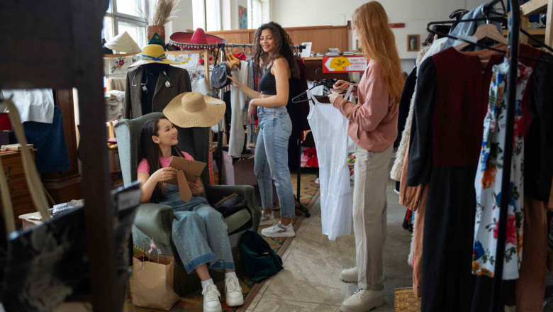 Retailers Cheer for LA Wholesale Clothing Distributors With Fast Shipping