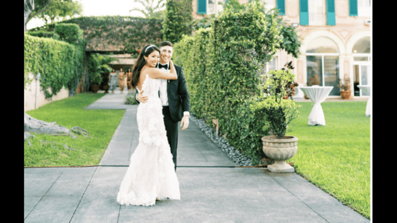 How can you capture authentic moments during your wedding day?
