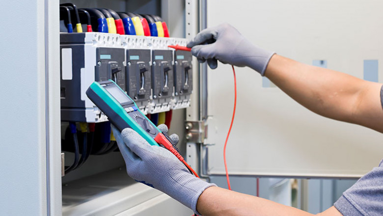 Top Signs You Need Circuit Breaker Replacement Services
