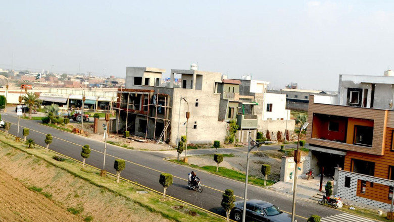 Why a 4 Marla Commercial Plot in Lahore is a Smart Investment in 2025: Top Locations, Prices & ROI