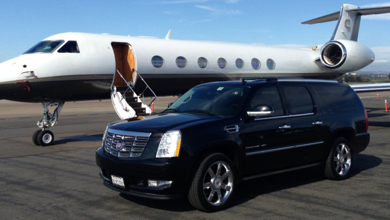Experience Seamless Luxury with Famous Drive: Your Premier Airport Limo Service NYC