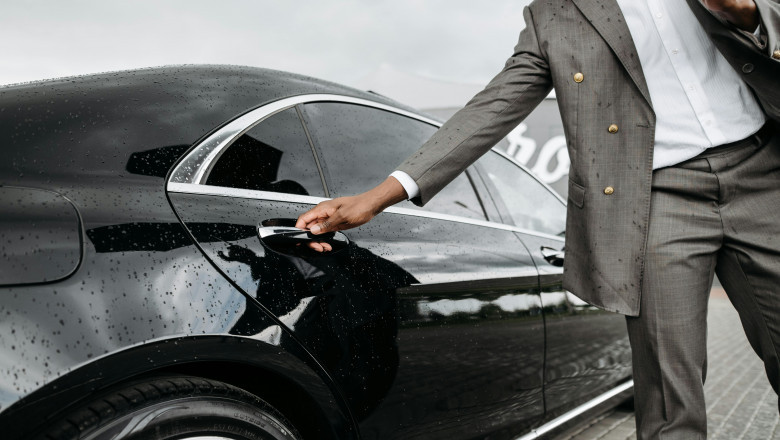 Experience Unrivaled Luxury with Famous Drive: Your Premier Hamptons Limo Service