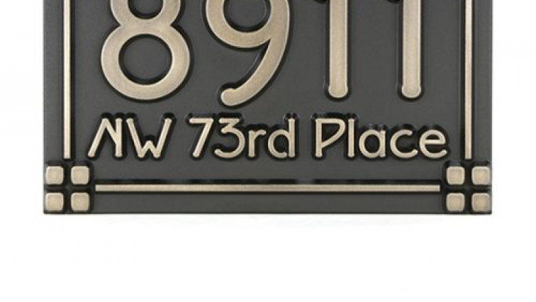 How Are Plaques Used in Homes and Businesses Today?