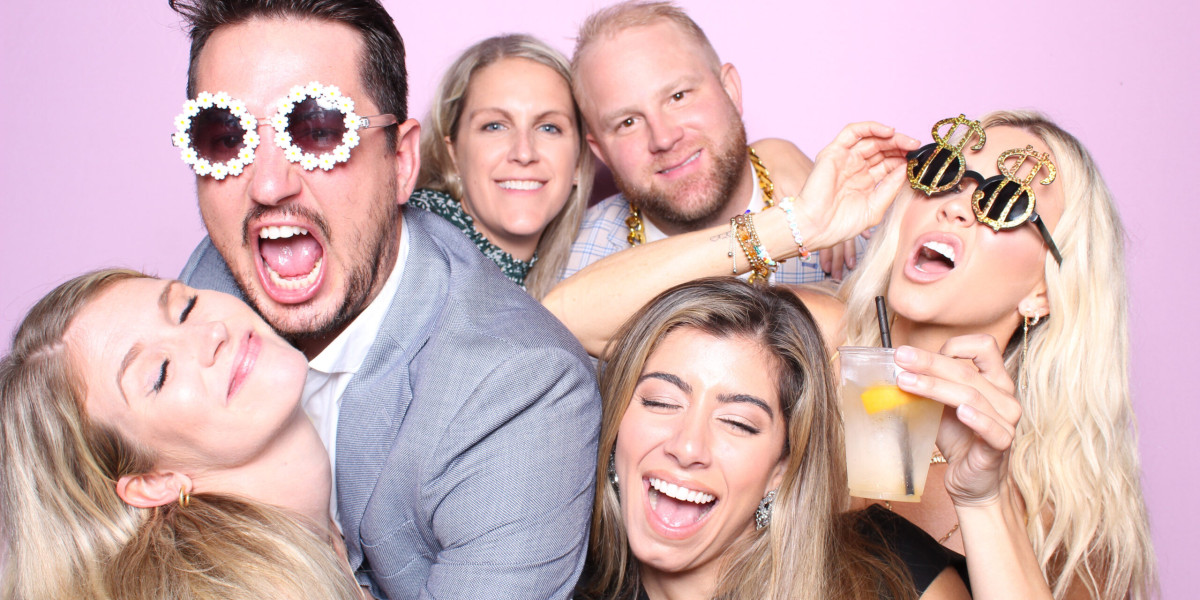 3 ADVANTAGES OF RENTING A PARTY PHOTO BOOTH
