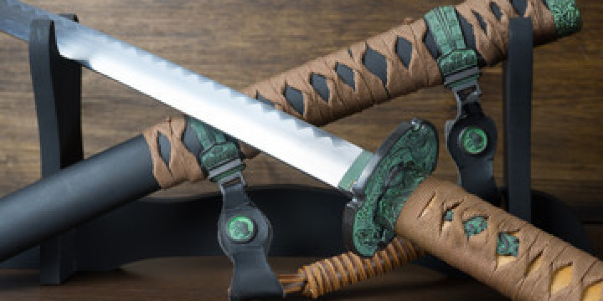 Découvrez l'art du Katana Japonais : Des sabres façonnés à la main par des maîtres forgerons
