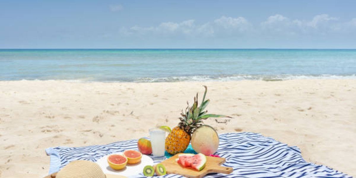 Ocean Breeze and Sand Beneath Your Feet: The Allure of Beach Picnics