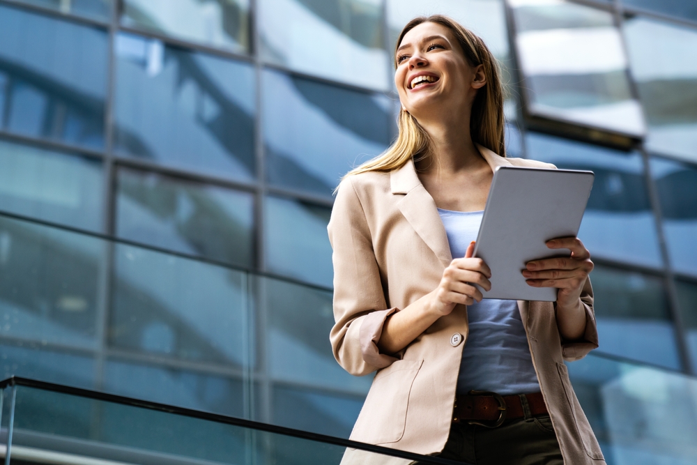 The Rise of Range: Why CEOs Need Broad Expertise to Thrive in 2025 - Les Ottolenghi