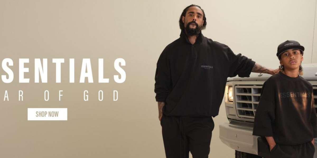 Lightweight Essential Hoodie – All-Season Wear